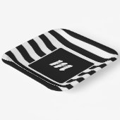 Monogram met zwarte en witte streep papieren bordje (Gebogen)