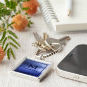 Monogram Metallic Blue getextureerde gepersonalise Sleutelhanger (Zijkant)