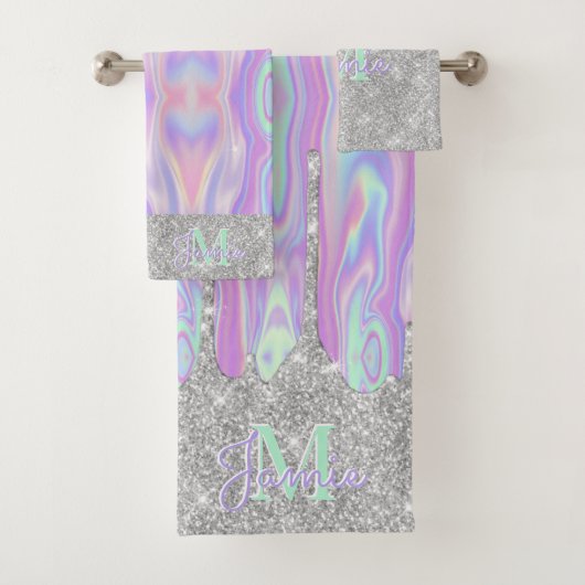 Monogram Metallic Silver Glitter Drip & Iridescent Bad Handdoek (Insitu)