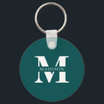 Monogram minimalistisch elegant Blauwgroen Sleutelhanger<br><div class="desc">Voeg een vleugje sophisticatie toe aan uw dagelijkse benodigdheden met deze prachtig gepersonaliseerde sleutelhanger, ontworpen om praktische bruikbaarheid te combineren met tijdloze elegantie. Met uw aangepaste monogram in een elegant serif lettertype, voegt deze sleutelhanger een verfijnde en gepolijste toets toe aan uw sleutels, tassen of geschenken. Gemaakt met duurzame materialen...</div>