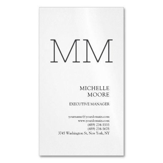 Monogram minimalistisch modern Gewoon wit Magnetisch Visitekaartje (Voorkant Verticaal)