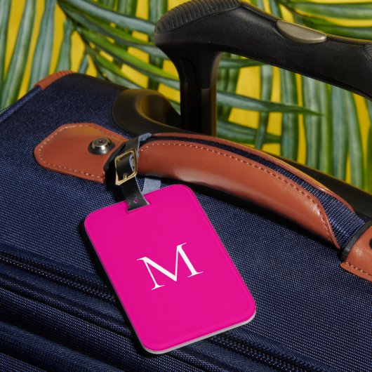 Monogram minimalistisch Modern Magenta Bagagelabel (Voorkant Insitu 1)