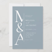 Monogram Minimalistische Dusty Blue Modern Wedding Kaart (Voorkant)