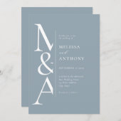 Monogram Minimalistische Dusty Blue Modern Wedding Kaart (Voorkant / Achterkant)