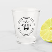 Monogram Minimalistische zwart-wit Groomsmen Shot Glas (Voorkant)