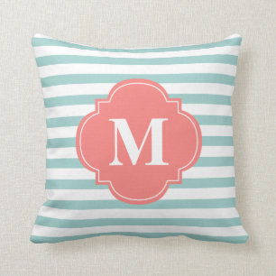 Monogram mint en koraalstaven kussen
