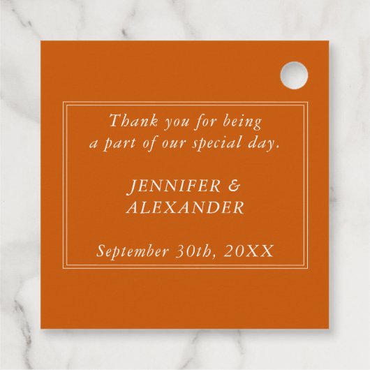 Monogram Modern Eenvoudig Verbrand Sinaasappel Wit Bedankjes Labels (Achterkant)