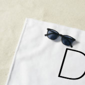 monogram modern eenvoudig wit strandlaken (In situ)