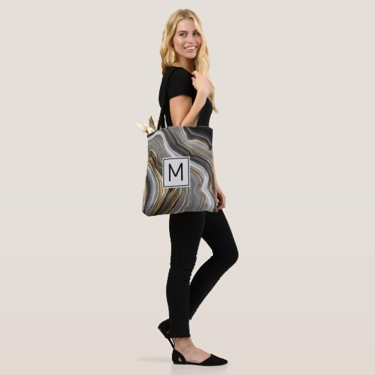 Monogram modern goud en grijs geanide geode tote bag (Op model)