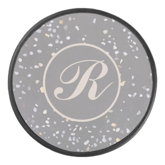 Monogram Modern Grijs Terrazzo Hockey Puck (Voorkant)