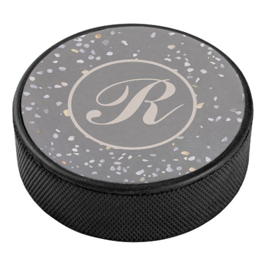 Monogram Modern Grijs Terrazzo Hockey Puck (3/4)