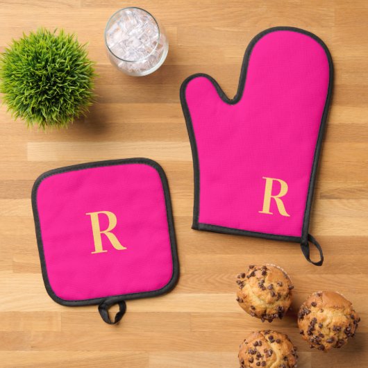 Monogram Modern Hot Pink Ovenwant & Pannenlap Set (Top down)