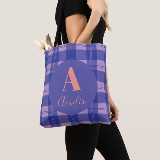 Monogram Modern Plaid Paarse Tote Bag (Dichtbij)