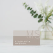 Monogram Moderne Minimale Taupe Professional Visitekaartje (Staand voorkant)