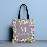 Monogram Monogrammen Magnolia Floral Tote Bag<br><div class="desc">Dit stijlvolle ontwerp kenmerkt uw persoonlijke naam en monogram omringd door een lijst van magnolia bloemen. Gepersonaliseerd door de tekst in de tekstvakken te bewerken die #tas #bags #totebags #accessoires #magnolia #floral #gifts #monogram #monogrammed #personalizedgiften</div>