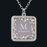 Monogram Monogrammen Magnolia Floral Zilver Vergulden Ketting<br><div class="desc">Dit stijlvolle ontwerp kenmerkt uw persoonlijke naam en monogram omringd door een lijst van magnolia bloemen. Gepersonaliseerd door de tekst in de tekstvakken te bewerken #accessoires #juwelry #kettingen #magnolia #floral #gifts #monogram #monogrammed #personalizedgiften</div>