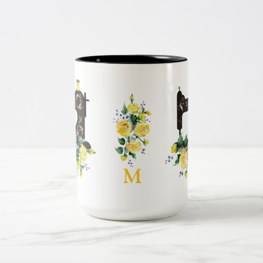 Monogram  naaimachine, geel tweekleurige koffiemok (Center)