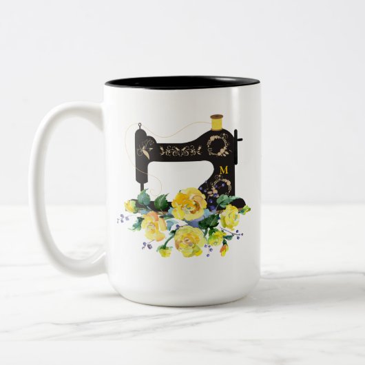 Monogram naaimachine, geel tweekleurige koffiemok (Links)