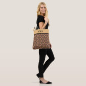 Monogram naam Burgundy Tan Black Abstract Floral Tote Bag (Op model)