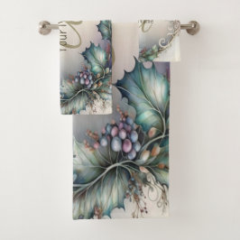 Monogram Naam Groene Paarse Bladeren Rustic Elegan Bad Handdoek