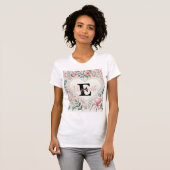 Monogram naam harten florale waterverf t-shirt (Voorkant volledig)