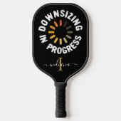 Monogram Naam Initiaal Downsizing in Progress Gag Pickleball Paddle (Voorkant)