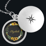 Monogram Naam Initiaal Zonnebloemen Floral Black Locket Ketting<br><div class="desc">Monogram deze mooie Zonnebloemen op het zwarte ketting op de achtergrond. Geweldige cadeautjes voor je bruidsmeisjes en bruidsfeest.</div>