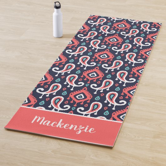 Monogram naam marine en Coral Ikat Paisley Name Yogamat (In situ)