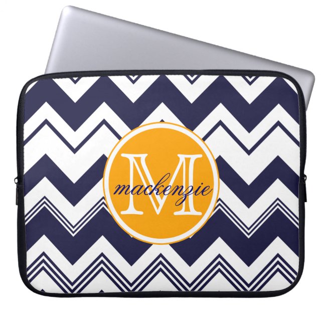 Monogram naam Navy Blue White Chevron Pattern Laptop Sleeve (Voorkant)