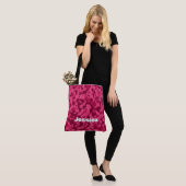 Monogram naam op roze camo | tote bag (Op model)