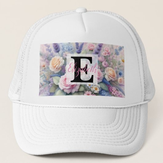 Monogram naam op waterverf Bloemen in pastels Trucker Pet (Voorkant)