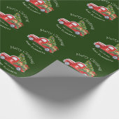 Monogram naam Rustic Red Truck Green Kerstmis Cadeaupapier (Hoek)