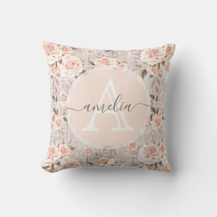 Monogram Naam Rustic Wood & Rozen Romantic Kussen