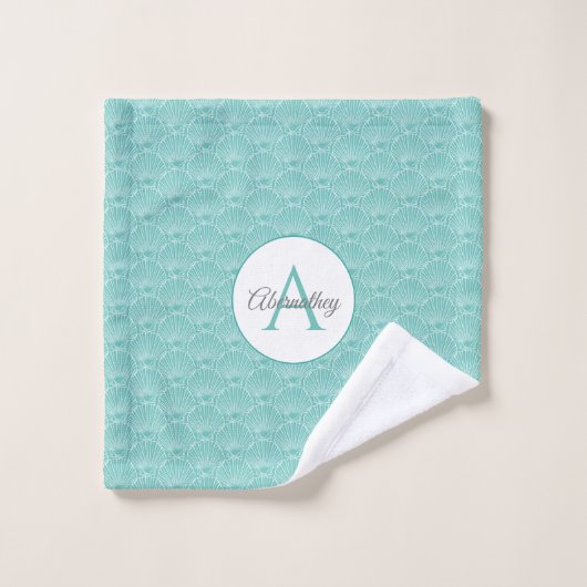 Monogram Naam Witte Zee Shell Pattern Beach House Bad Handdoek (Wasdoekje)
