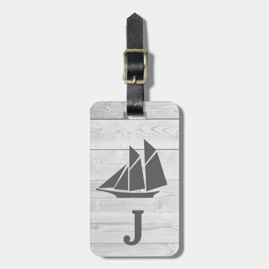 Monogram Nautical White Wood & Grey Sailboat Bagagelabel (Voorkant verticaal)