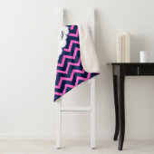 Monogram Navy-Blue en roze Chevron Sherpa Deken (In situ)