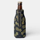 Monogram Navy Blue Gold Pineapple Flesjeskoeler (Fles Achterkant)