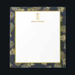 Monogram Navy Blue Gold Pineapple Notitieblok<br><div class="desc">Navy Blue Gold Pineapple Pattern Monogram Notitieblok. Prachtige elegante trendy preppy navy blue en gouden tropische anananassetvormgeving. Pas dit aangepaste ontwerp aan met jouw naam.</div>