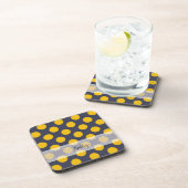 Monogram Navy Blue Yellow Chic Polka Dot Pattern Bier Onderzetter (Rechterzijde)