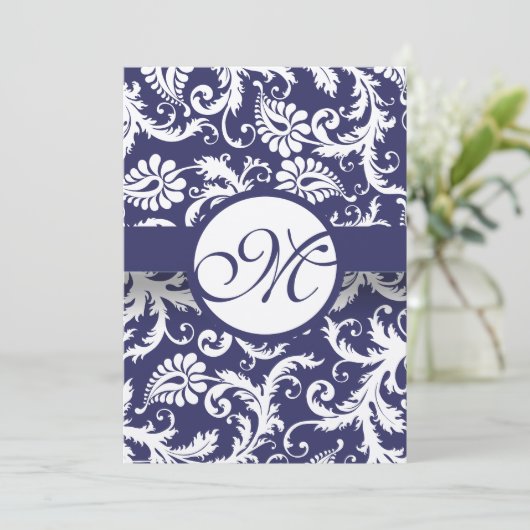 Monogram Navy Damask Swirls Wedding Invitation Kaart (Staand voorkant)