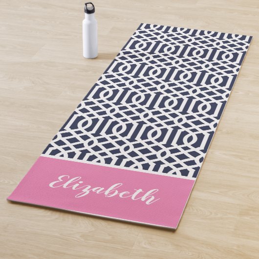Monogram Navy en Pink Trellis | bewerkbare kleuren Yogamat (In situ)