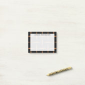 Monogram nep-koperen rooster op zwart post-it® notes (Op bureau)