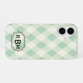 Monogram omhuld op groen en wit Gingham Pattern iPhone 16 Hoesje (Achterkant horizontaal)