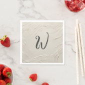 Monogram op abstract ivoorkleurige textuur servet (Insitu)