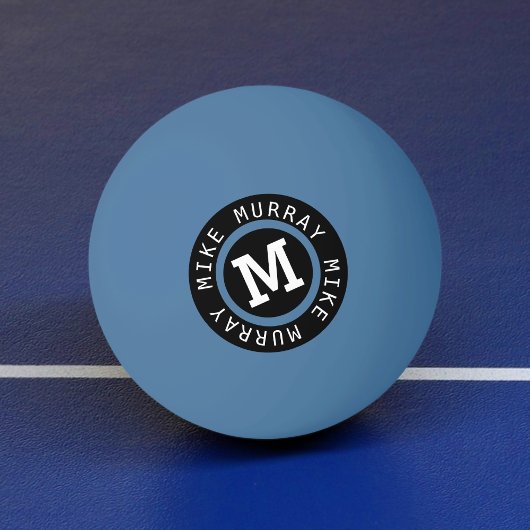 monogram op blauw pingpongbal