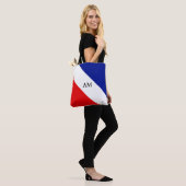 Monogram op blauw rood en wit diagonaal gestreept tote bag (Op model)
