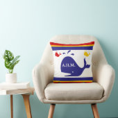 MONOGRAM op blauwe, gele en rode walvissen op witt Kussen (Stoel)