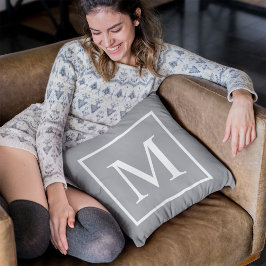 Monogram op grijs aanpassen kussen