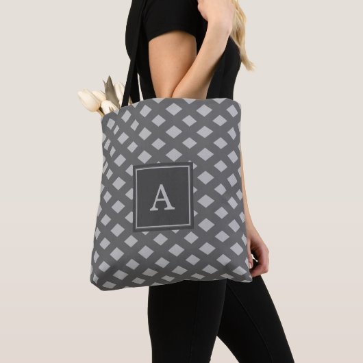 Monogram op lichtgrijs diamantgeometrisch patroon tote bag (Dichtbij)