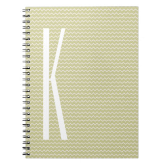Monogram op Light Sage Green Mini Chevron Notitieboek